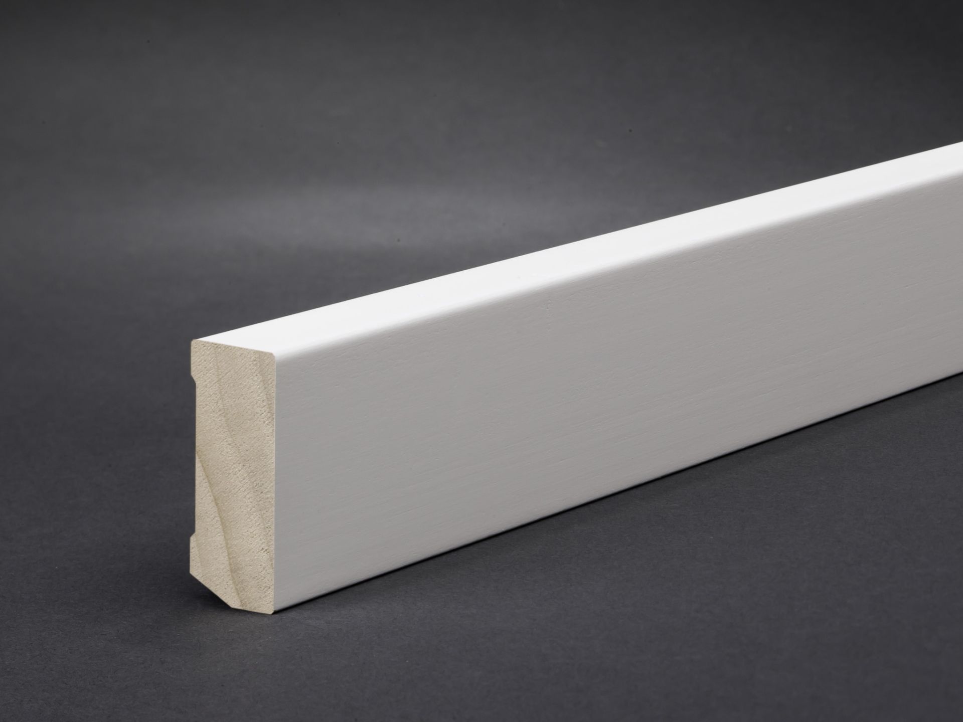 Profile 1892 skirting board 40 x 16 mm with straight top edge